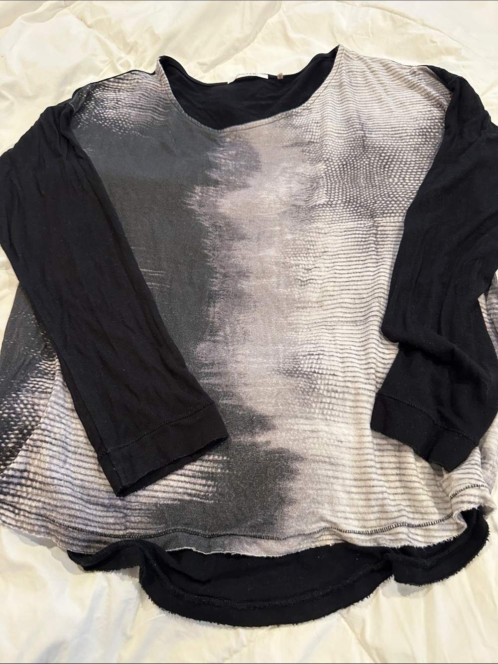 Tahari Black and Gray Abstract Long Sleeve Tee